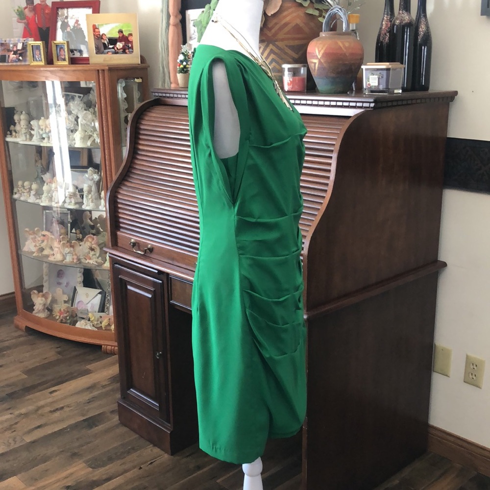 Express Sheath Dress Boldly in Green - Picture 12 of 16